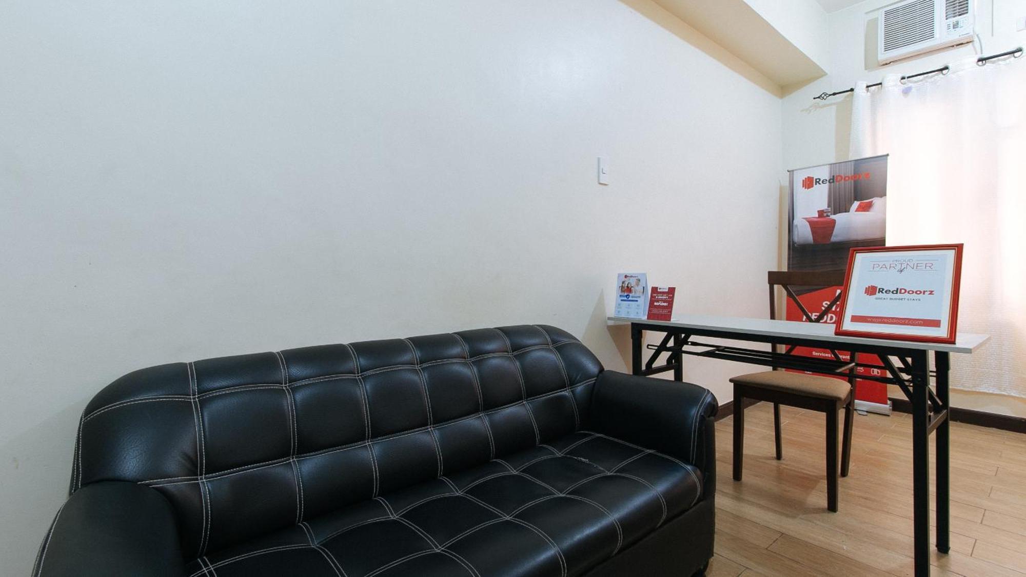 Reddoorz At David'S Travellers Inn Cavite ヘネラル·トリアス エクステリア 写真